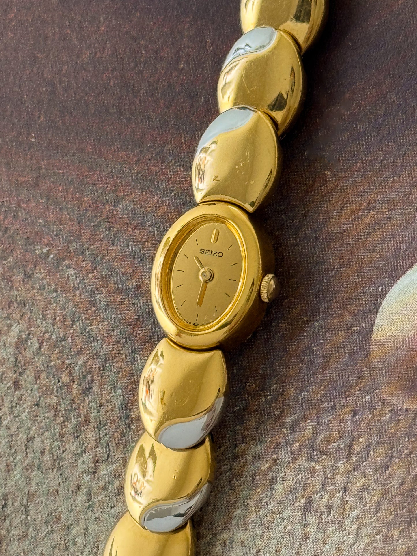 Rare Vintage Seiko Two-tone Ladies Watch With Reflective and Petite Oval Dial and Band