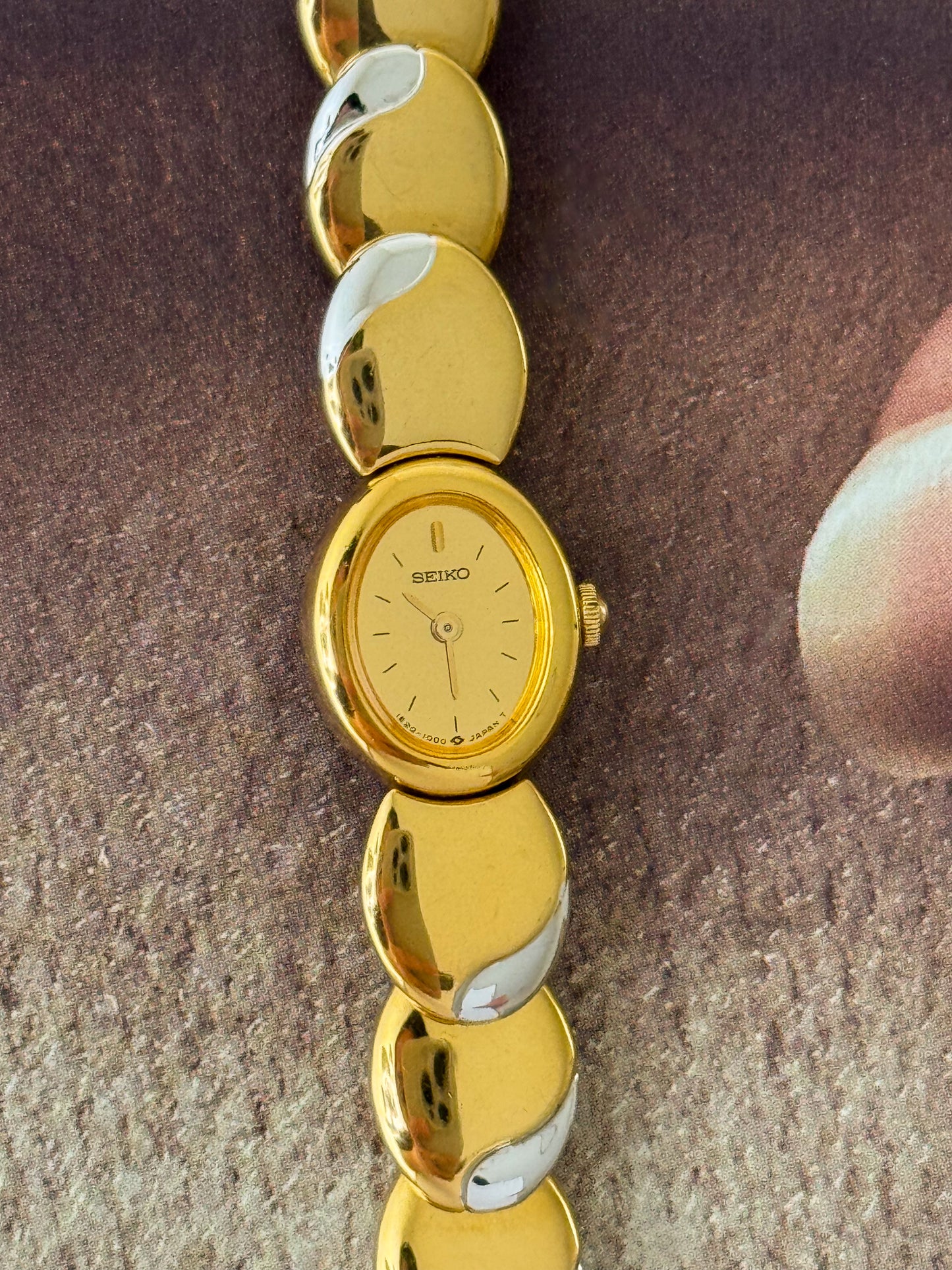 Rare Vintage Seiko Two-tone Ladies Watch With Reflective and Petite Oval Dial and Band