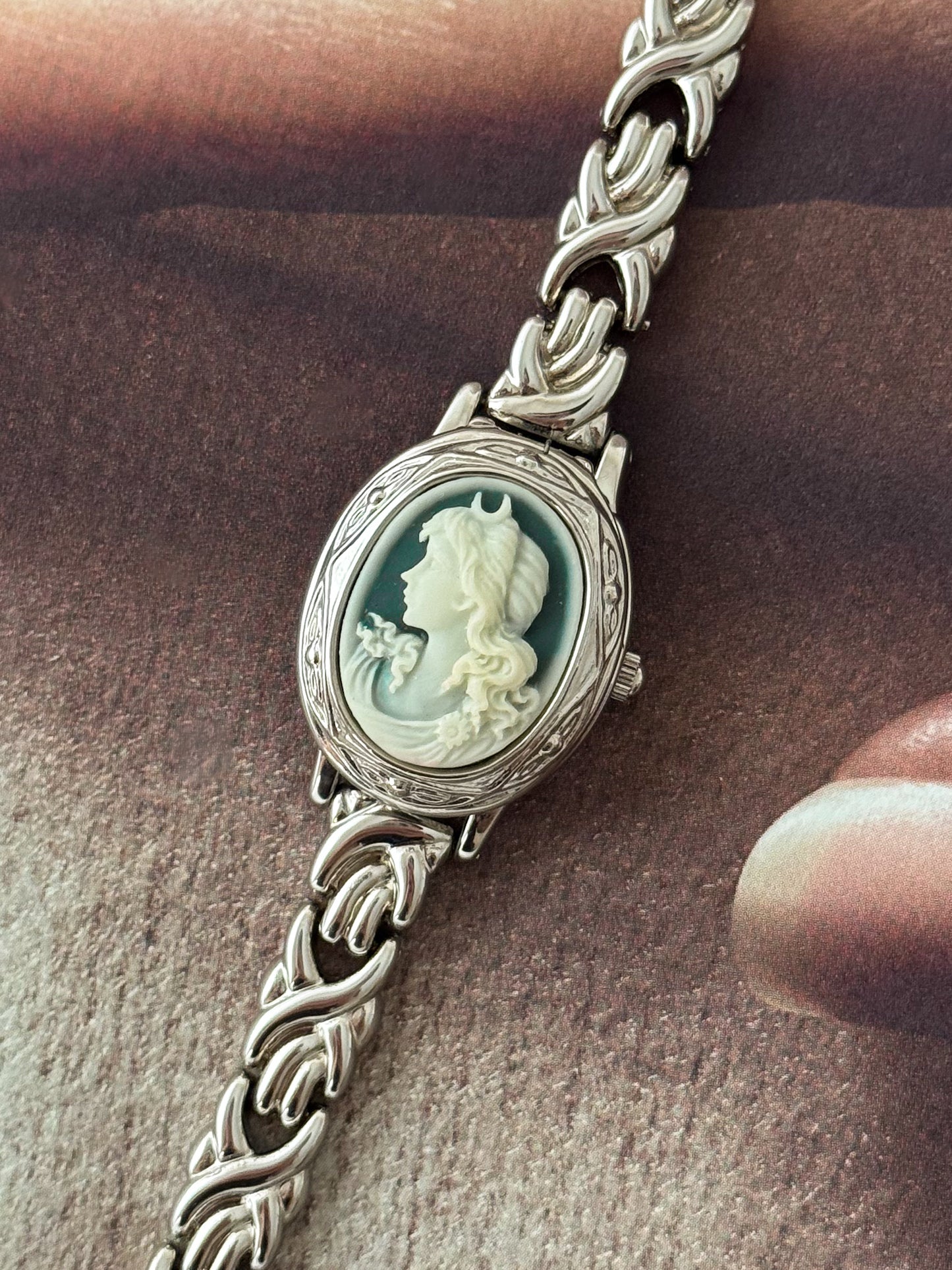 Vintage Peekaboo Valentino Michelle Cameo Watch