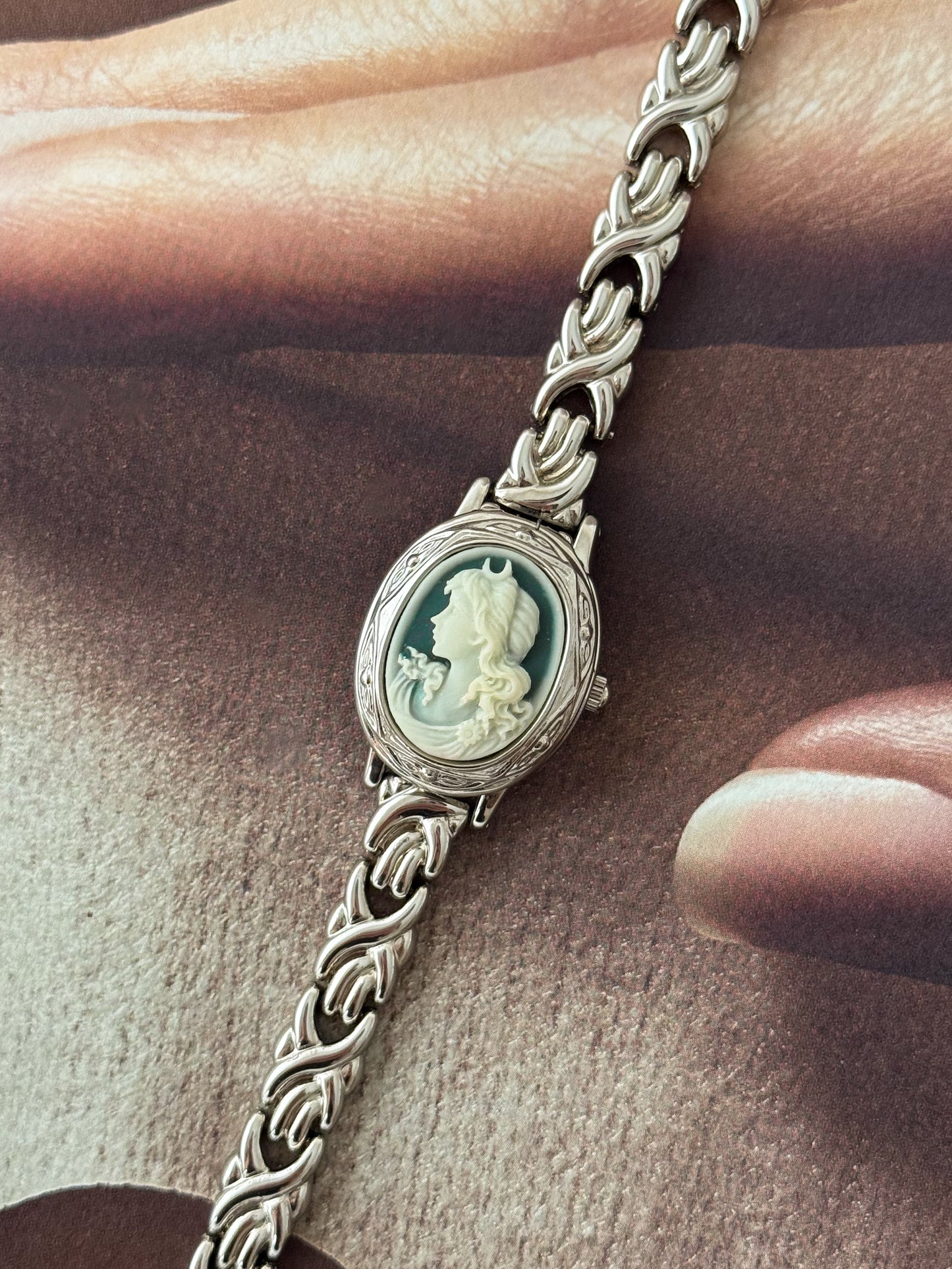 Vintage Peekaboo Valentino Michelle Cameo Watch