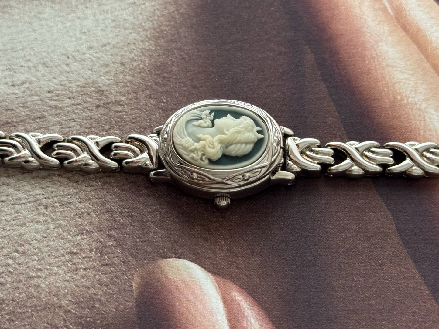 Vintage Peekaboo Valentino Michelle Cameo Watch