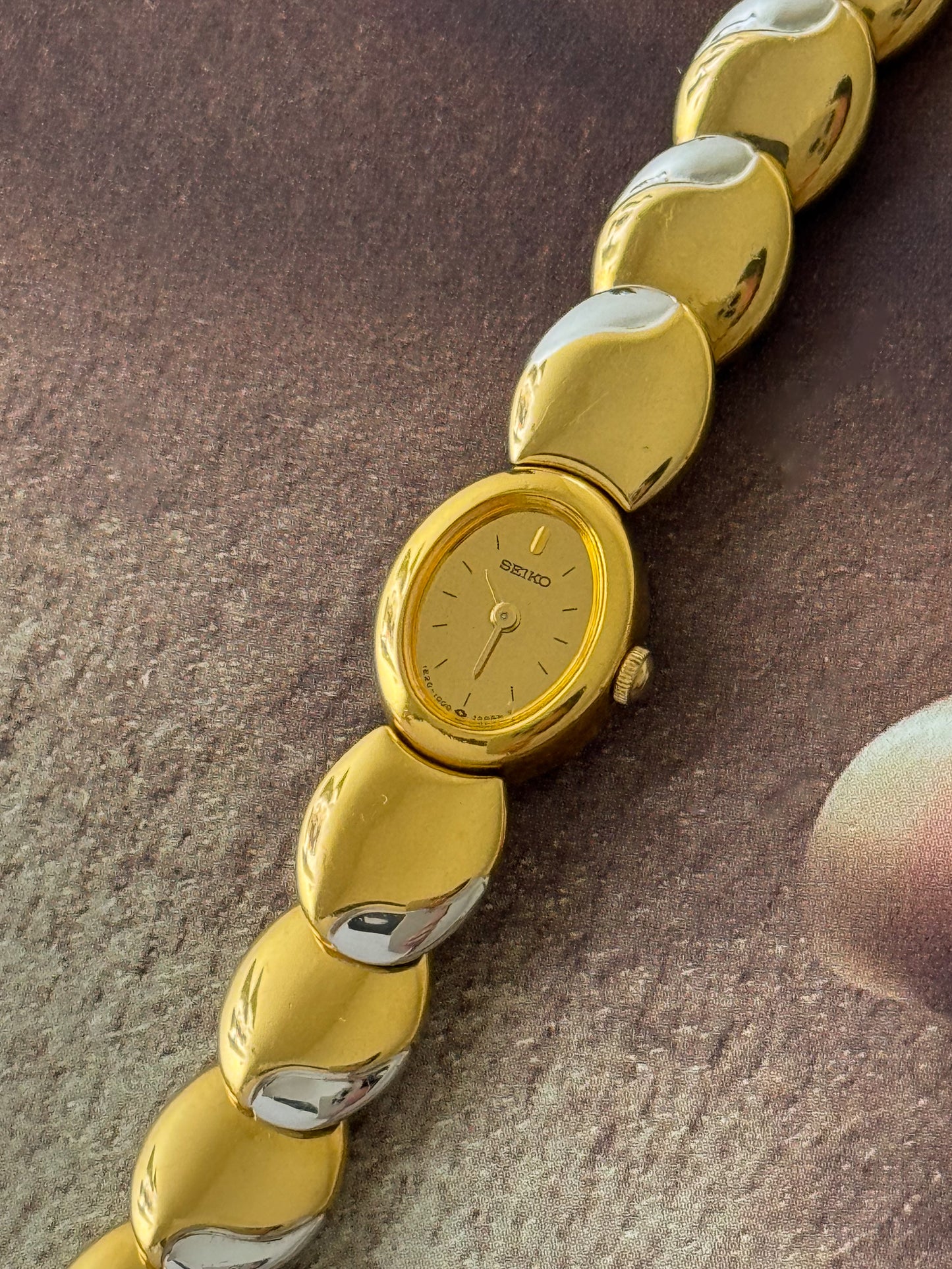 Rare Vintage Seiko Two-tone Ladies Watch With Reflective and Petite Oval Dial and Band