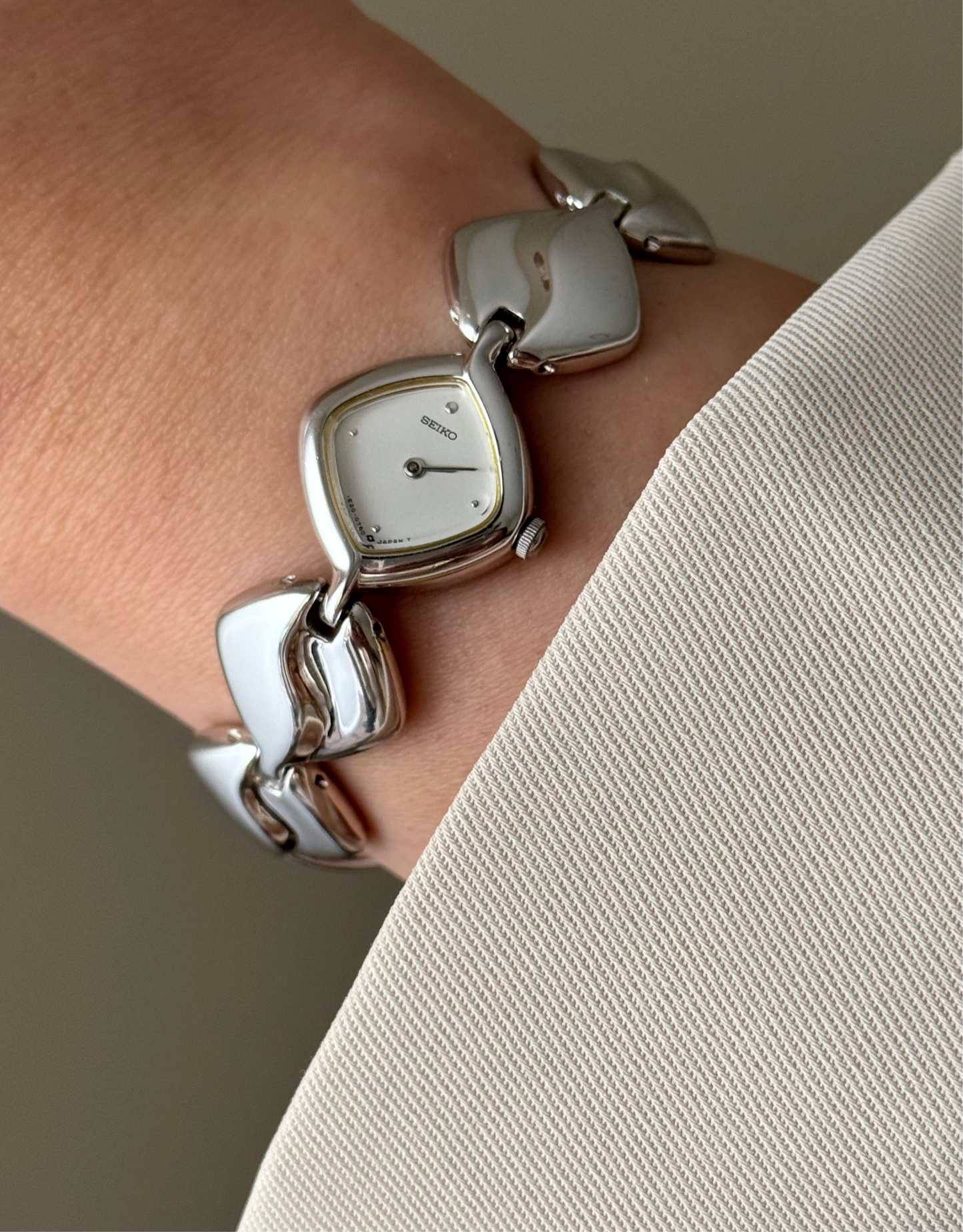Vintage Silver Seiko Watch With Diamond Shaped Case and Polished Band
