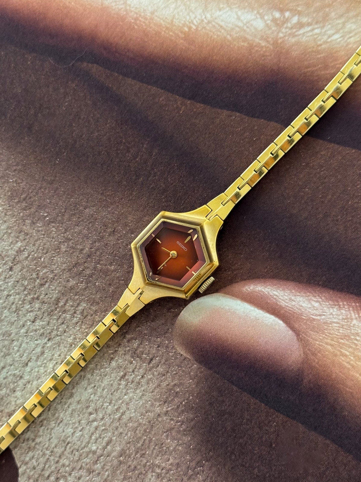 Vintage 1977 Rare Hand-Wind Seiko Watch With Red Hexagon Dial
