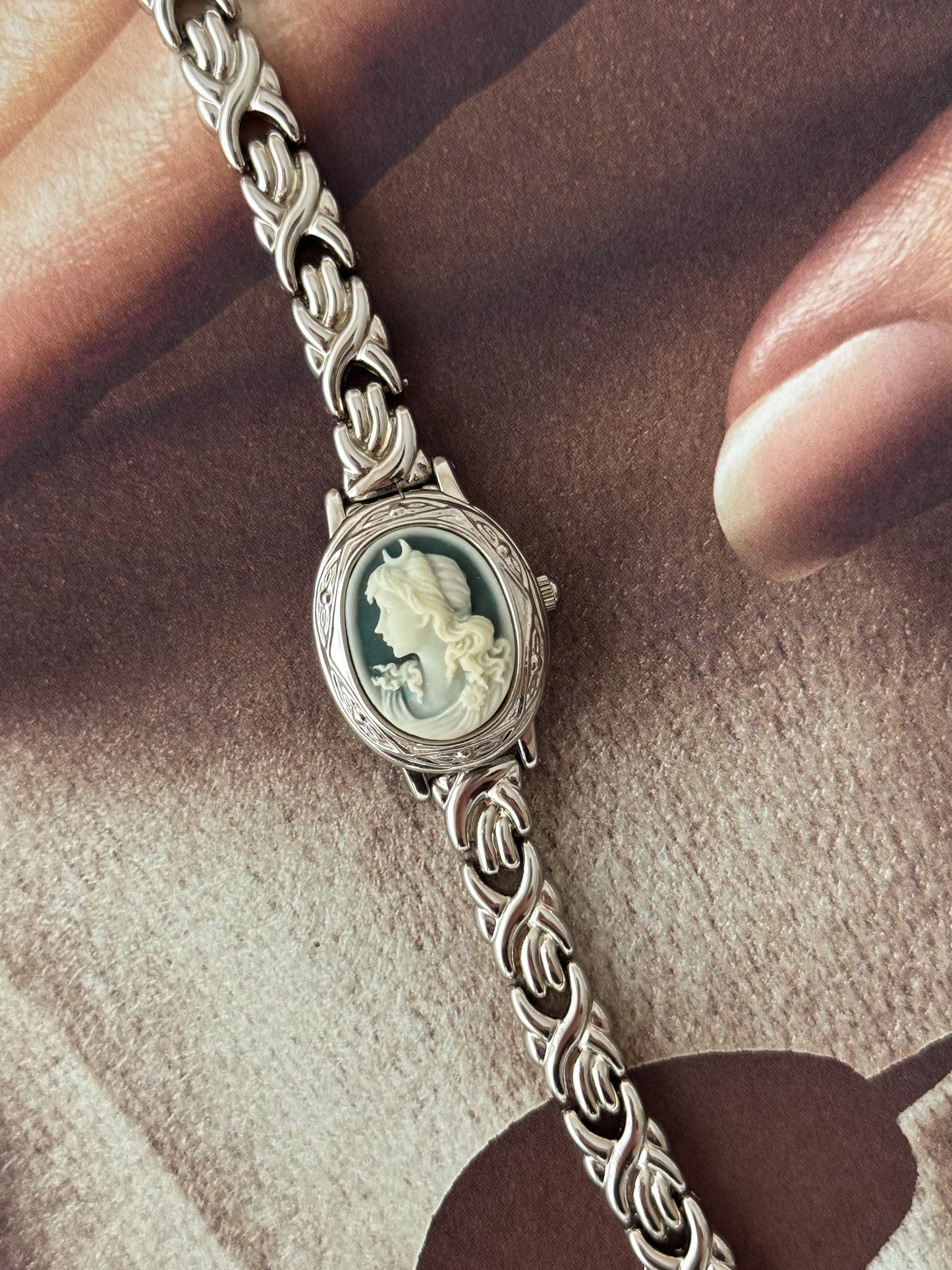 Vintage Peekaboo Valentino Michelle Cameo Watch