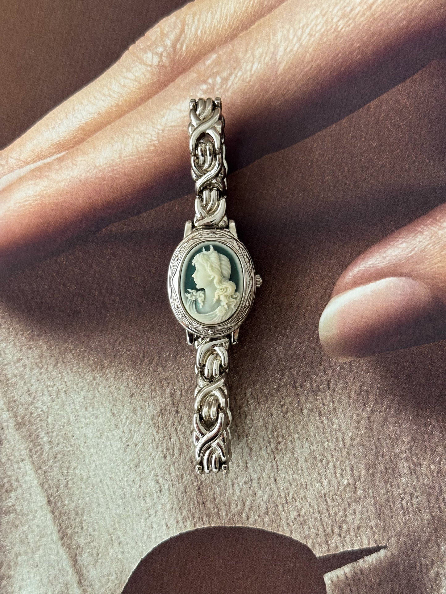 Vintage Peekaboo Valentino Michelle Cameo Watch